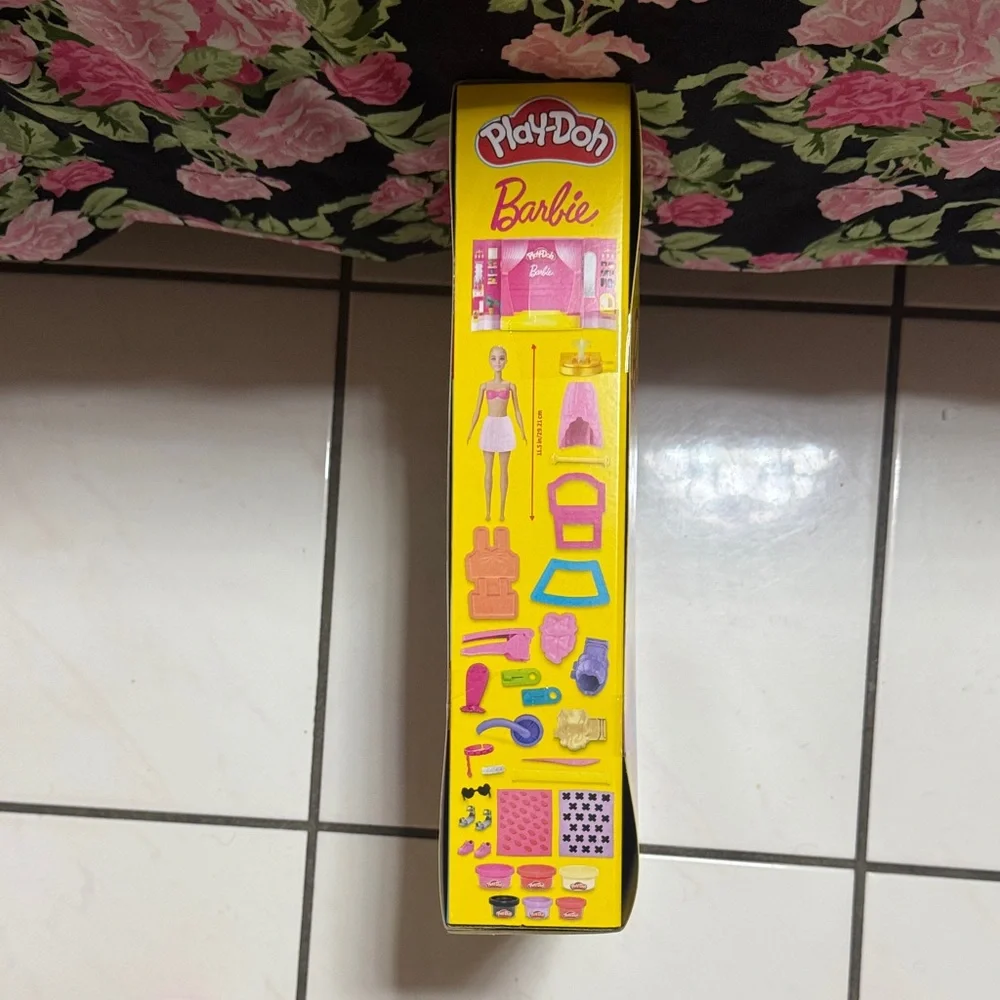 NEW Barbie Designer Fashion Show Set - Pink and Yellow